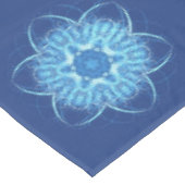 Kerstsneeuwvlokken op blauw tafelkleed (Gekanteld)