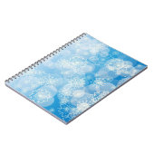 Kerstsneeuwvlokken op een blauwe achtergrond notitieboek (Linkerzijde)