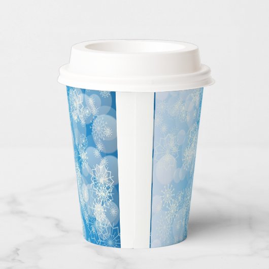 Kerstsneeuwvlokken op een blauwe achtergrond papieren bekers (Rechts)
