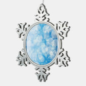 Kerstsneeuwvlokken op een blauwe achtergrond tin sneeuwvlok ornament (Rechts)