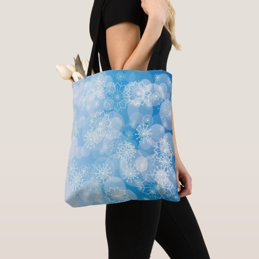 Kerstsneeuwvlokken op een blauwe achtergrond tote bag (Dichtbij)