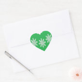 Kerstsneeuwvlokken op groen hart sticker (Envelop)