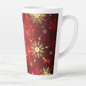 Kerstsneeuwvlokken van goud op een rode achtergron latte mok (Rechts)
