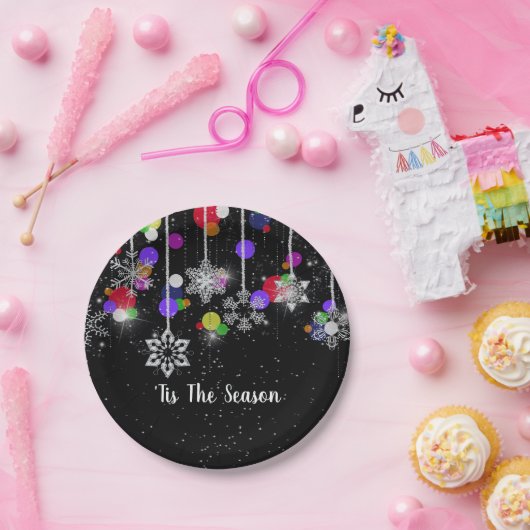 kerstsnowflakes op zwart papieren bordje (Feest)