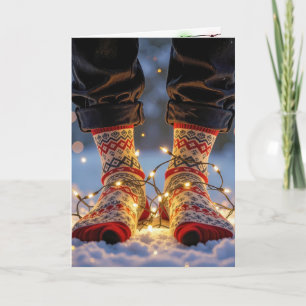 Kerstsokken en kerstverlichting in de sneeuw kaart
