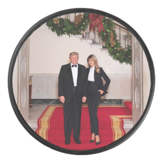 Kerststappen President Donald Trump & Melania Hockey Puck (Voorkant)