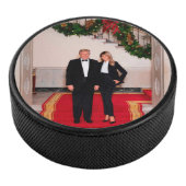 Kerststappen President Donald Trump & Melania Hockey Puck (3/4)