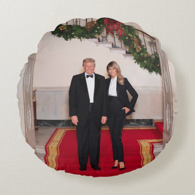Kerststappen President Donald Trump & Melania Rond Kussen (Voorkant)