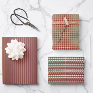 Kerststrepen en geometrische vormen in traditionel inpakpapier vel