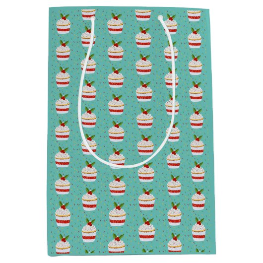 kersttaartgebak, gebundeld met inpakpapier medium cadeauzakje (Voorkant)