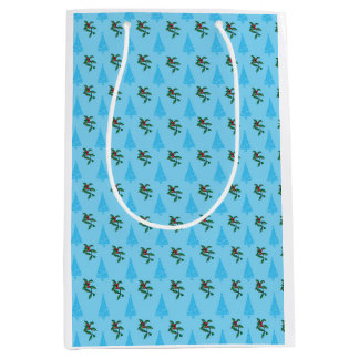 Kersttas met Holly en Blauwe Bomen Medium Cadeauzakje