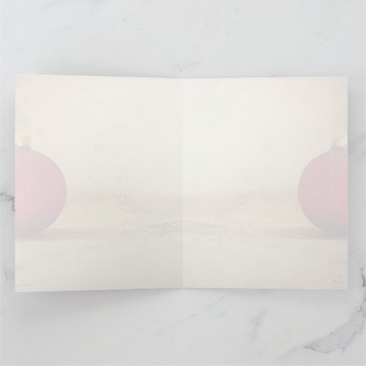 Kerstthema met kerstbal kaart (Binnen)