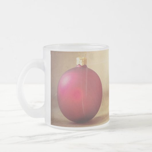 Kerstthema met kerstbal matglas koffiemok (Links)