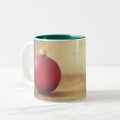 Kerstthema met kerstbal tweekleurige koffiemok (Voorkant links)