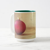 Kerstthema met kerstbal tweekleurige koffiemok (Voorkant links)