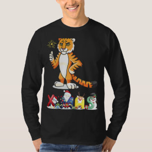 Kersttijgervlakte sneeuwbal in Pajama in 2021 T-shirt