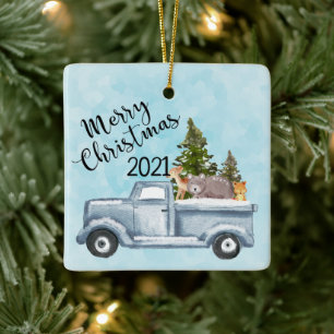 Kersttruck met pijnbomen en bosdieren keramisch ornament