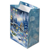 Kerstuil in betoverd magisch winterbos medium cadeauzakje (Voorkant Gekanteld)