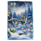 Kerstuil in betoverd magisch winterbos medium cadeauzakje (Voorkant)