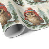 Kerstuil in een wintermuts cadeaupapier (Rol Hoek)