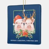 Kerstvarkens Santa Reindeer Couple op maat Keramisch Ornament (Links)