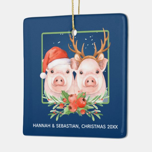 Kerstvarkens Santa Reindeer Couple op maat Keramisch Ornament (Links)