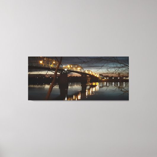 Kerstverlichting op de brug over de Donau. Canvas Afdruk (Voorkant)