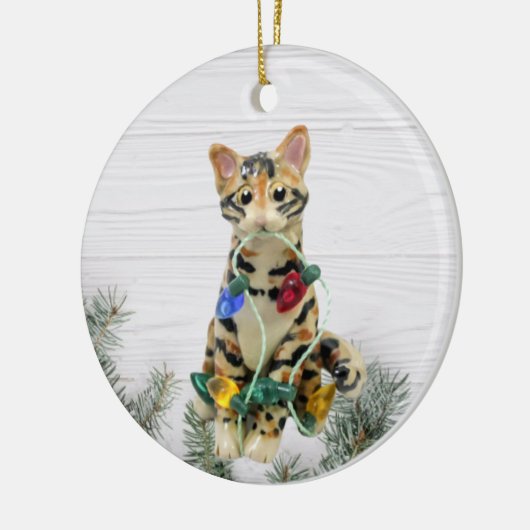 kerstversiering met bengachtige kat keramisch ornament (Links)