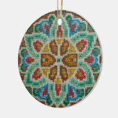 Kerstversiering met handgeborduurde hand keramisch ornament (Links)