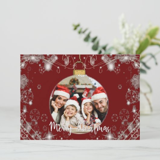 Kerstversiering met sneeuwcirkels op rood feestdagenkaart (Staand voorkant)