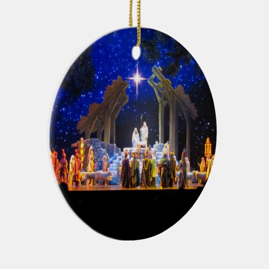 kerstversiering op de nativiteitsscène keramisch ornament (Rechts)