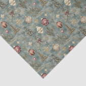 Kerstversiering uit grootmoeders tijd op een blauw tissuepapier (Detail)