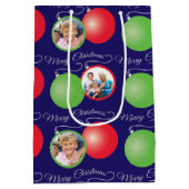 Kerstversieringen op blauw en 6 fotokaders medium cadeauzakje (Achterkant)