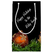 Kerstversieringen op zwart klein cadeauzakje (Voorkant)