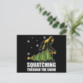 Kerstvoet die door de sneeuw kruipt briefkaart (Staand voorkant)