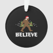 Kerstvoet Sasquatch Xmas Apparel Funny Ornament (voorkant)