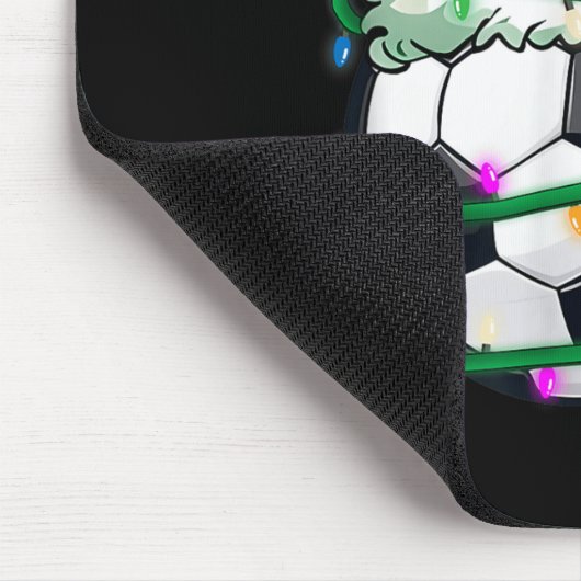 Kerstvoetbal in Santa Hat in kerstverlichting Muismat (Hoek)