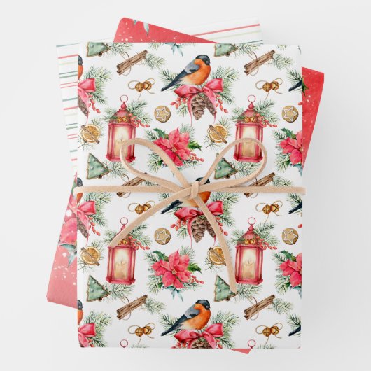 Kerstvogels, koekjes, pekels en staven inpakpapier vel (In situ)