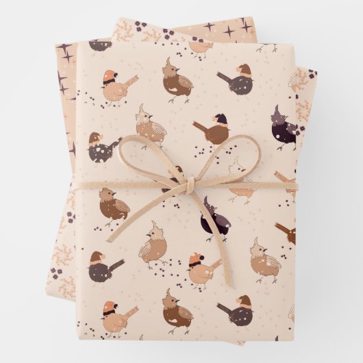 Kerstvogels, sterren en bessen op licht inpakpapier vel (In situ)