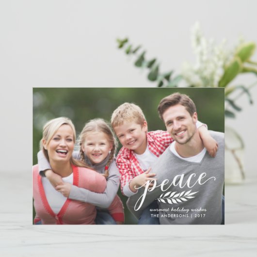 Kerstvrede Handgeschreven Schrift Wit Overlay Feestdagenkaart (Staand voorkant)