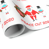 Kerstvrede uit 2020 zwart kerstmasker cadeaupapier (Rol Hoek)