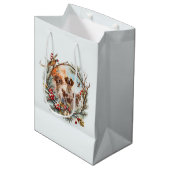 Kerstvreugde met een Brittany Spaniel Medium Cadeauzakje (Voorkant Gekanteld)