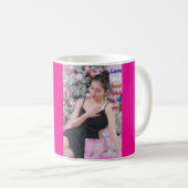 Kerstvrouw met cadeaus koffiemok (Voorkant rechts)