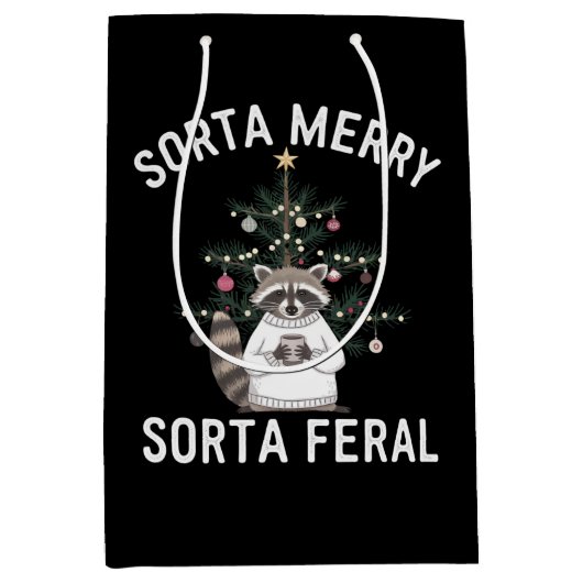 Kerstwasbeer Sorta Merry Sorta Feral Xmas Medium Cadeauzakje (Voorkant)