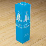 kerstwijn wijn<br><div class="desc">Verhoog uw feestelijke vieringen met onze Merry Christmas Wine Gift Box - de perfecte toets van elegantie voor het vakantieseizoen. Deze prachtige doos is niet alleen een geschenk; het is een gekoesterde aandenken die wacht om te worden gepersonaliseerd met de handtekening of namen van uw familie, het toevoegen van een...</div>