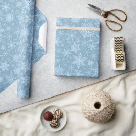 Kerstwinterblauw Vakantie met blauwe sneeuwvlokken Cadeaupapier