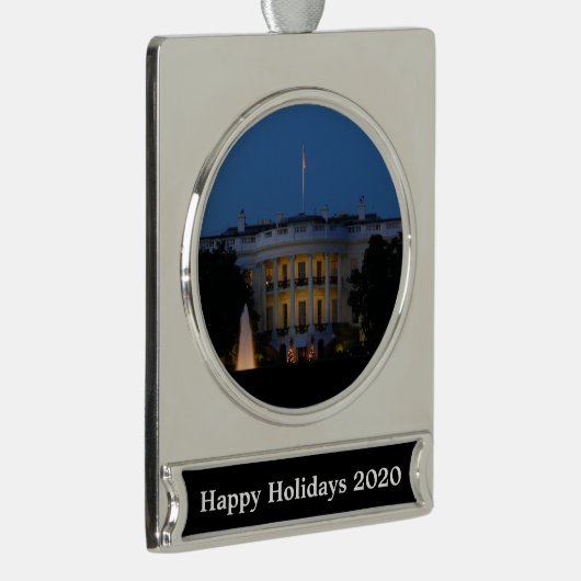 Kerstwit huis in Washington DC Verzilverd Banner Ornament (Rechts)