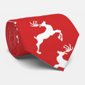 Kerstwit rendier op rode achtergrond stropdas (Opgerold)
