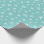 Kerstwitte sneeuwvlokken op de achtergrond van tur cadeaupapier (Hoek)