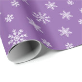 Kerstwitte sneeuwvlokken op paarse achtergrond cadeaupapier (Rol Hoek)
